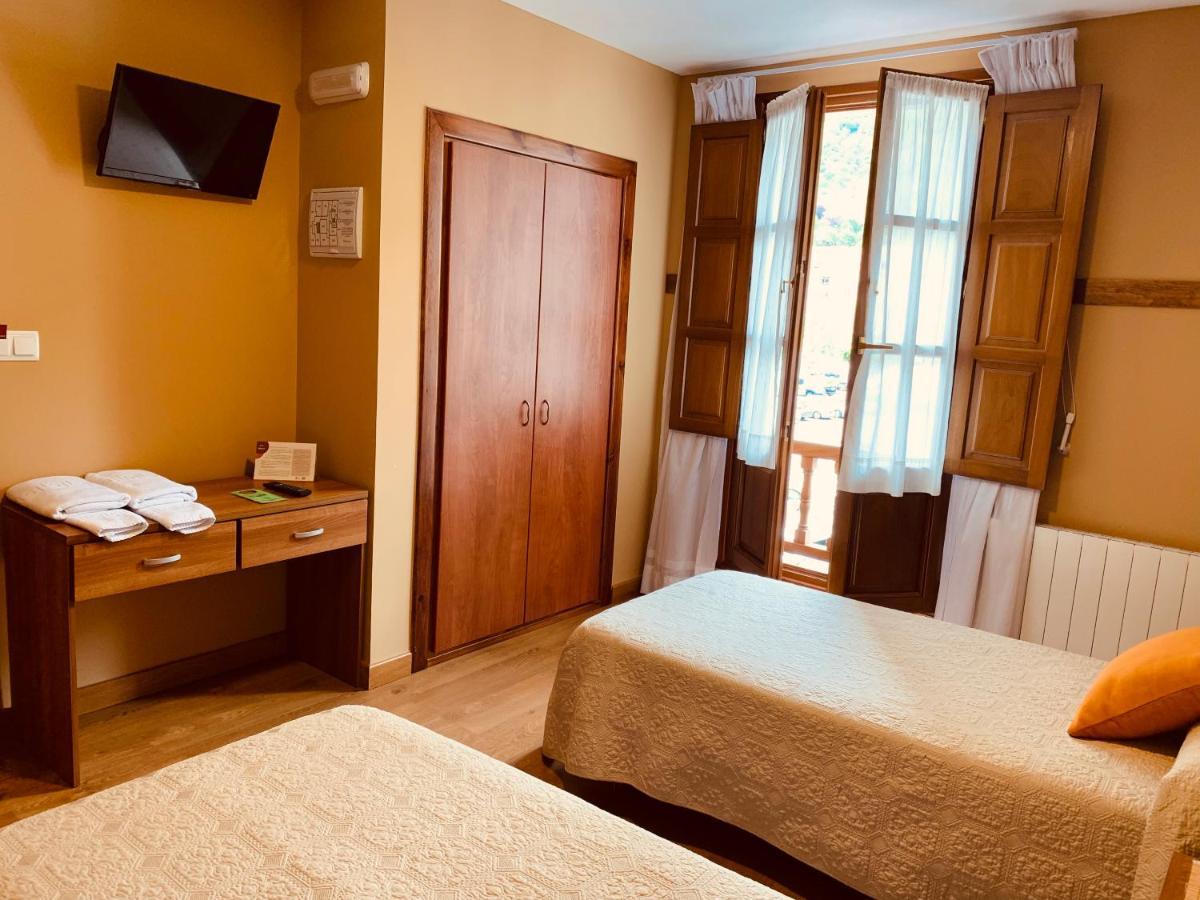 Hostal La Serna Hotell Potes Eksteriør bilde